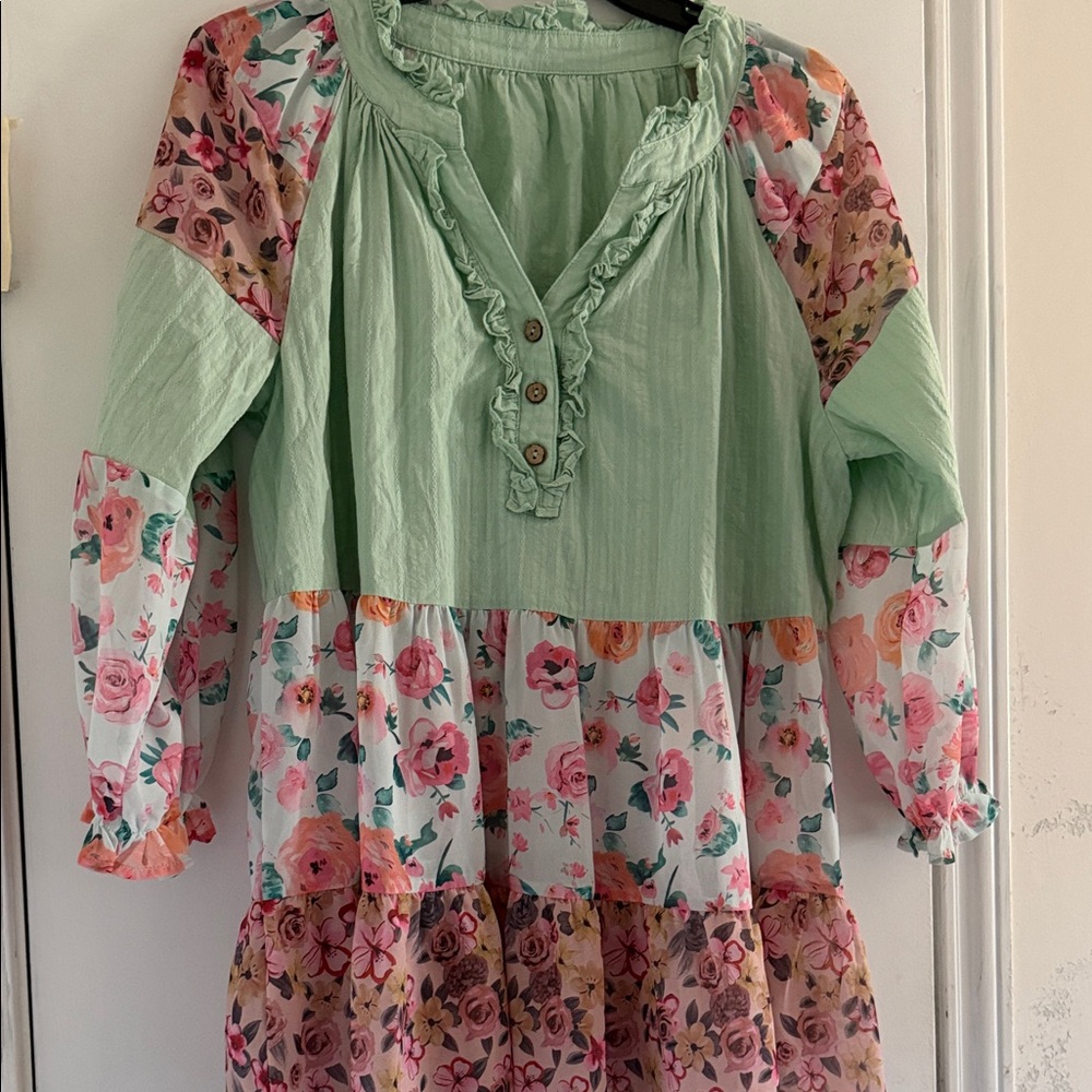 Boutique Ladies' Floral Tiered Tunic Top - Mint Green